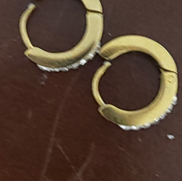 Earrings - Picture 2 of 4